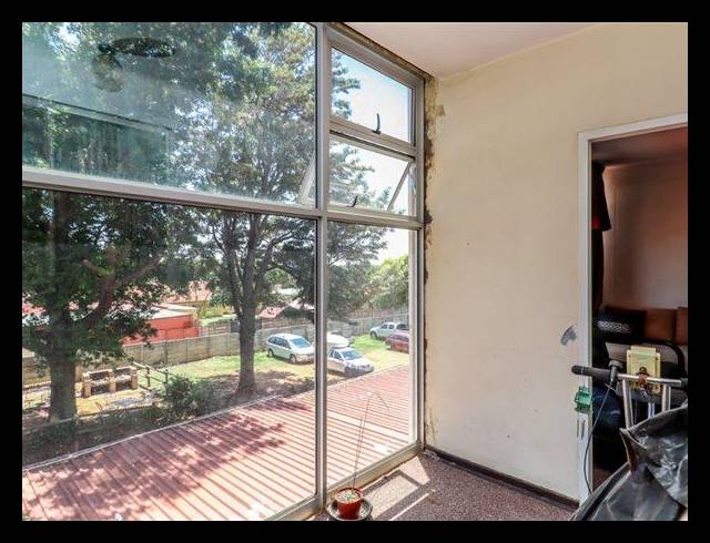 2 BEDROOM APARTMENT FOR SALE IN KEMPTON PARK EXT 05